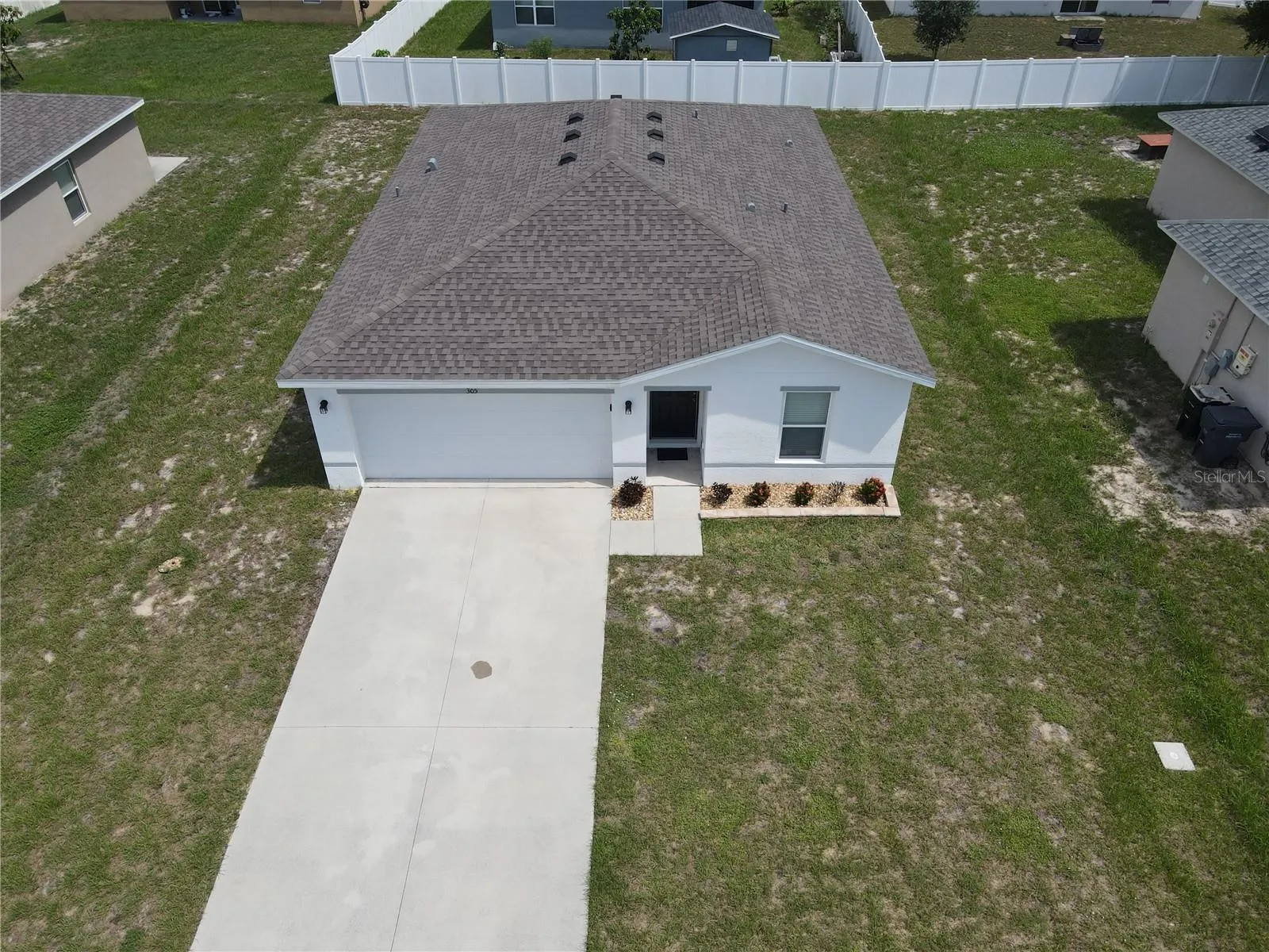 305 CAMELLIA CT