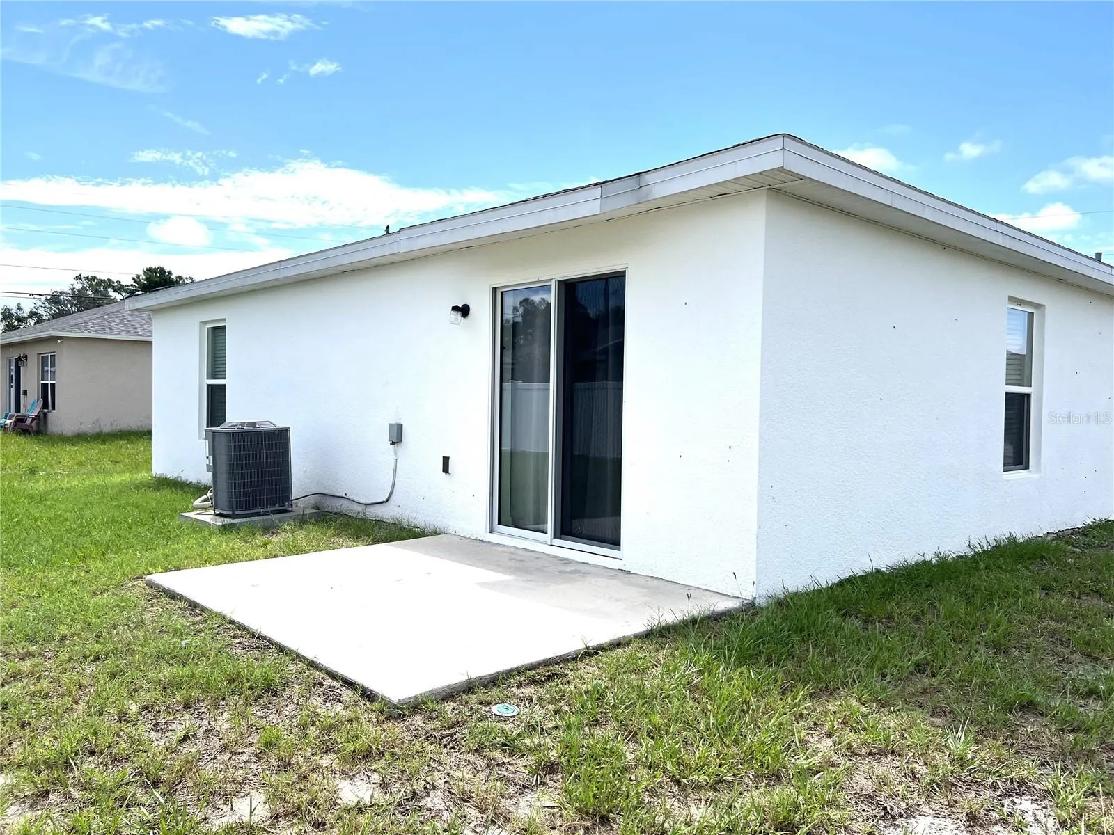 305 CAMELLIA CT