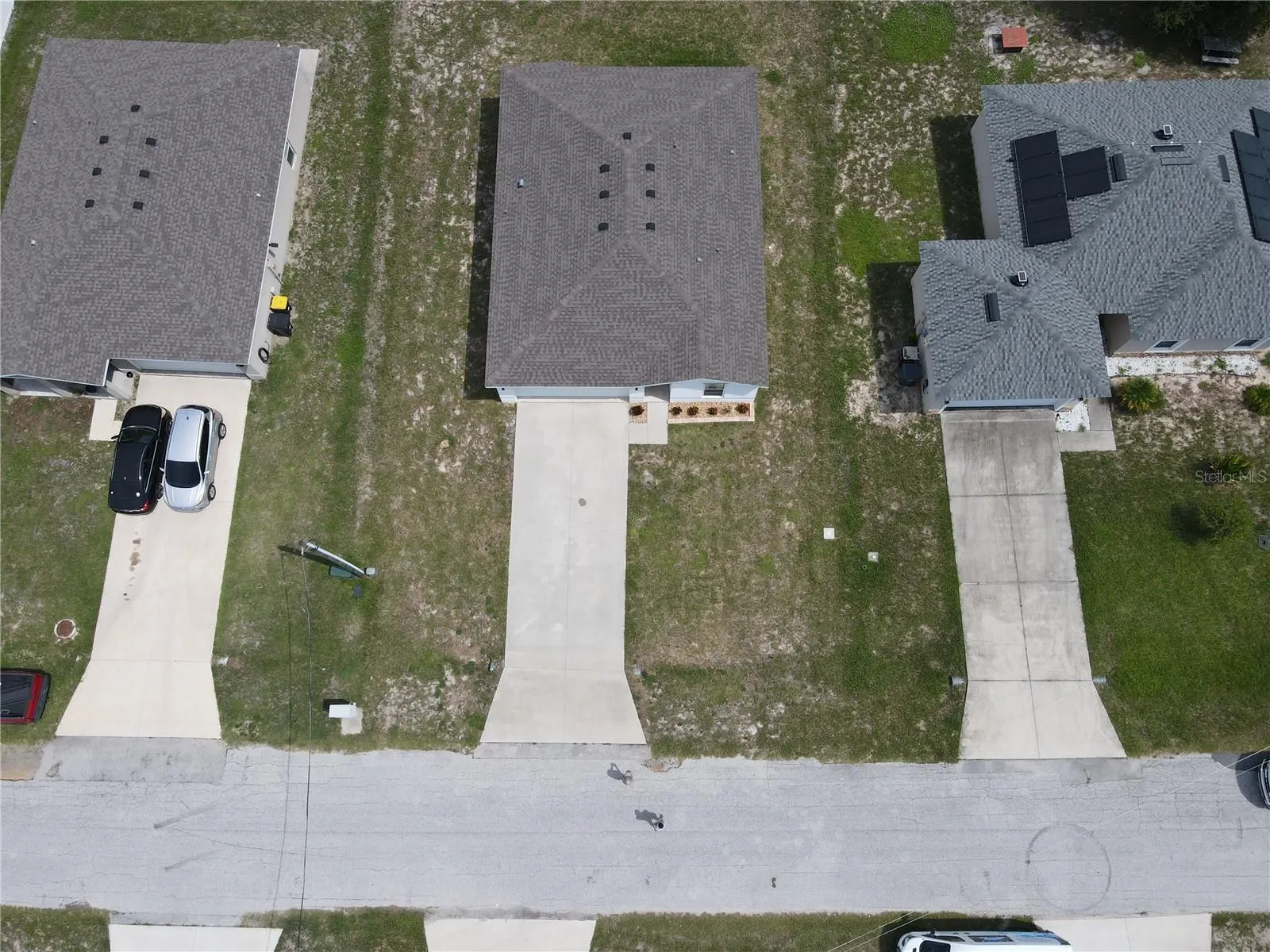 305 CAMELLIA CT