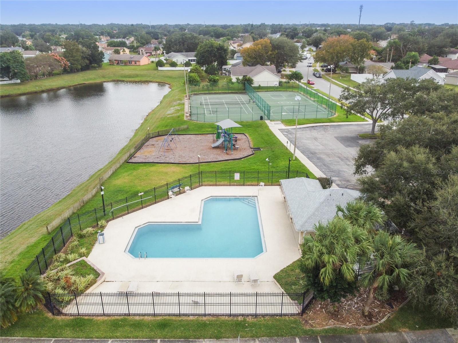 2703 PEARL CT