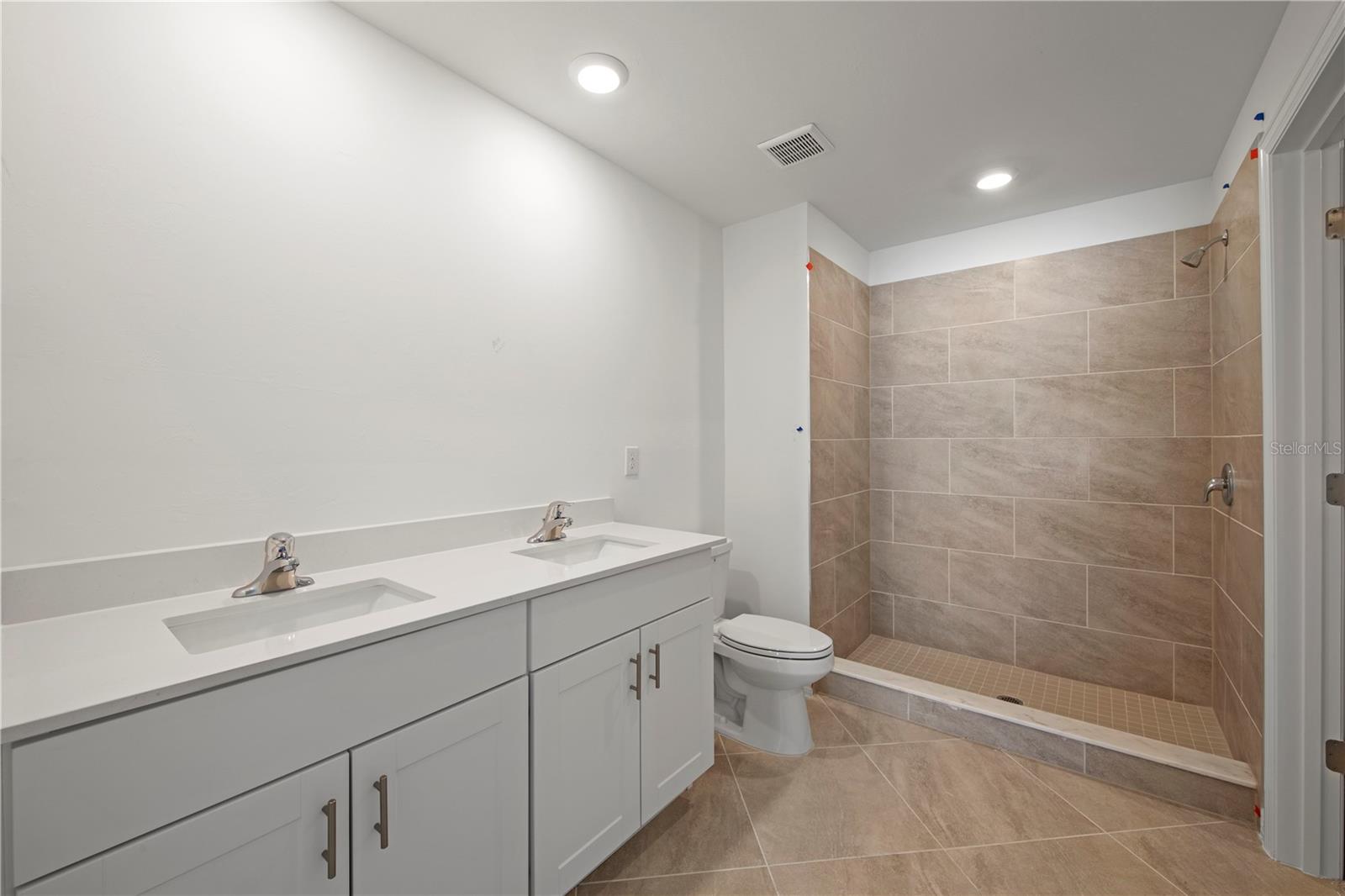 100 OAKWOOD CT