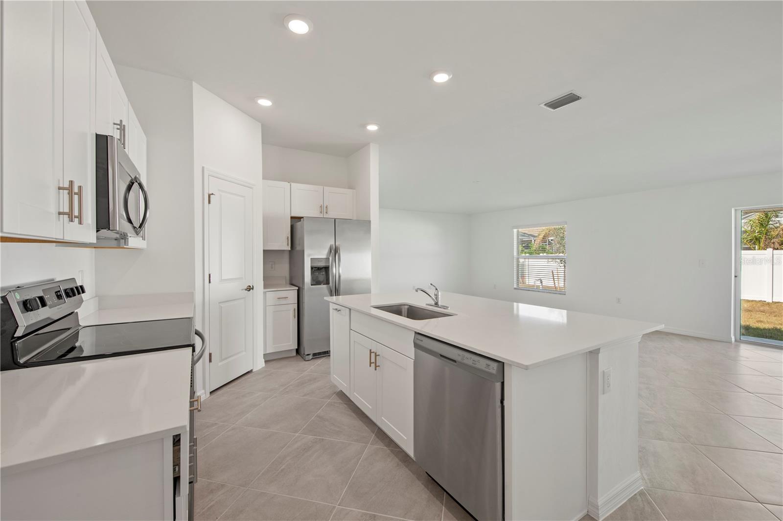 100 OAKWOOD CT