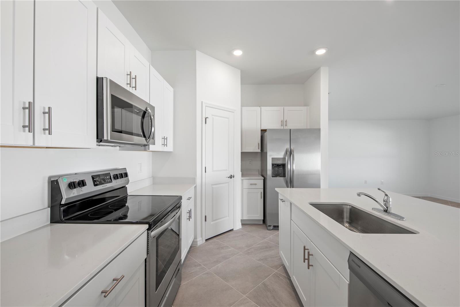 100 OAKWOOD CT