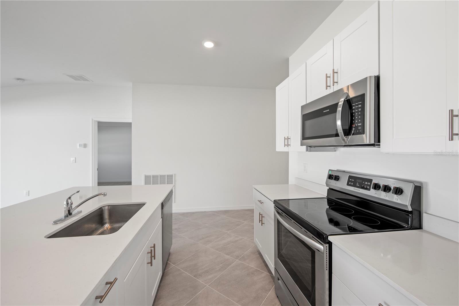 100 OAKWOOD CT