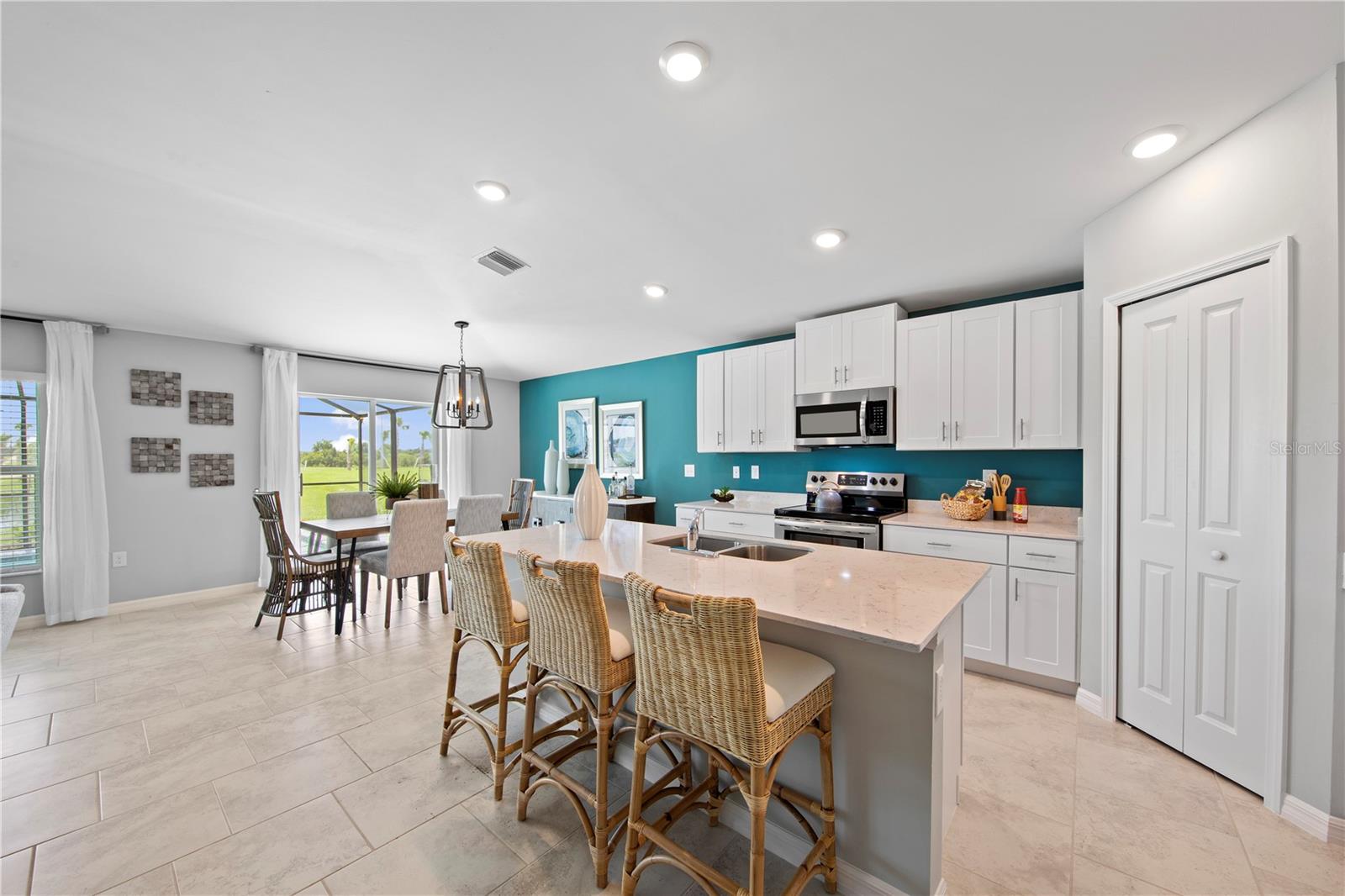 112 OAKWOOD CT