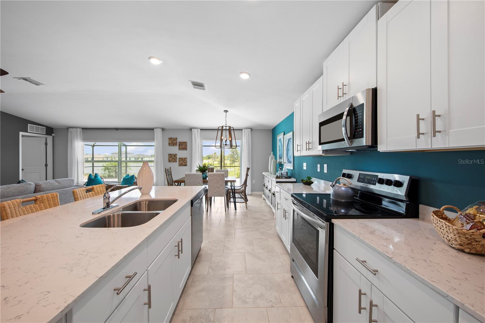 112 OAKWOOD CT