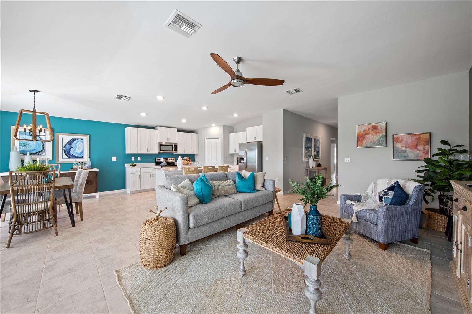112 OAKWOOD CT