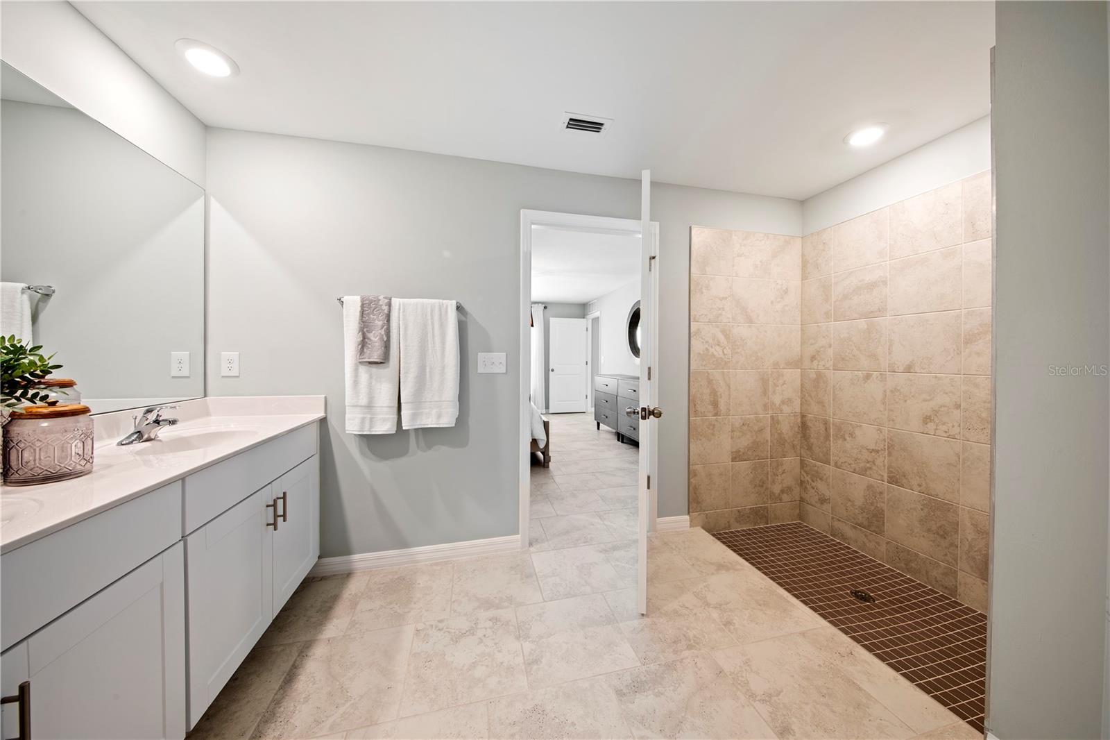 112 OAKWOOD CT