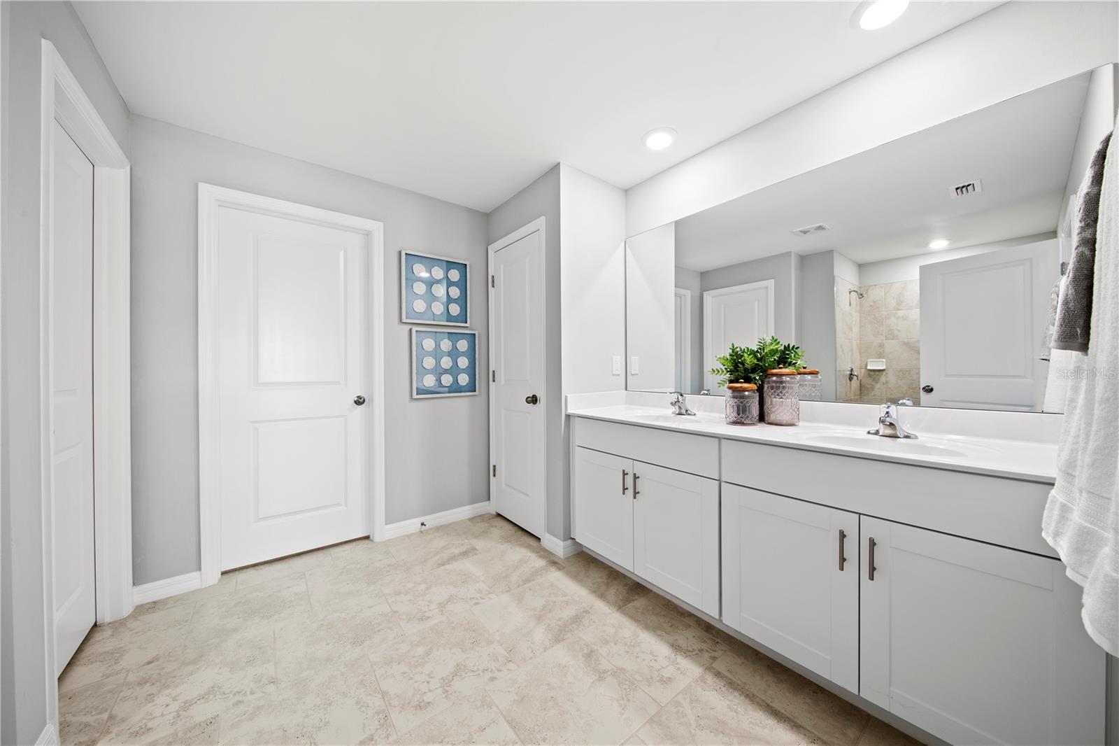 112 OAKWOOD CT