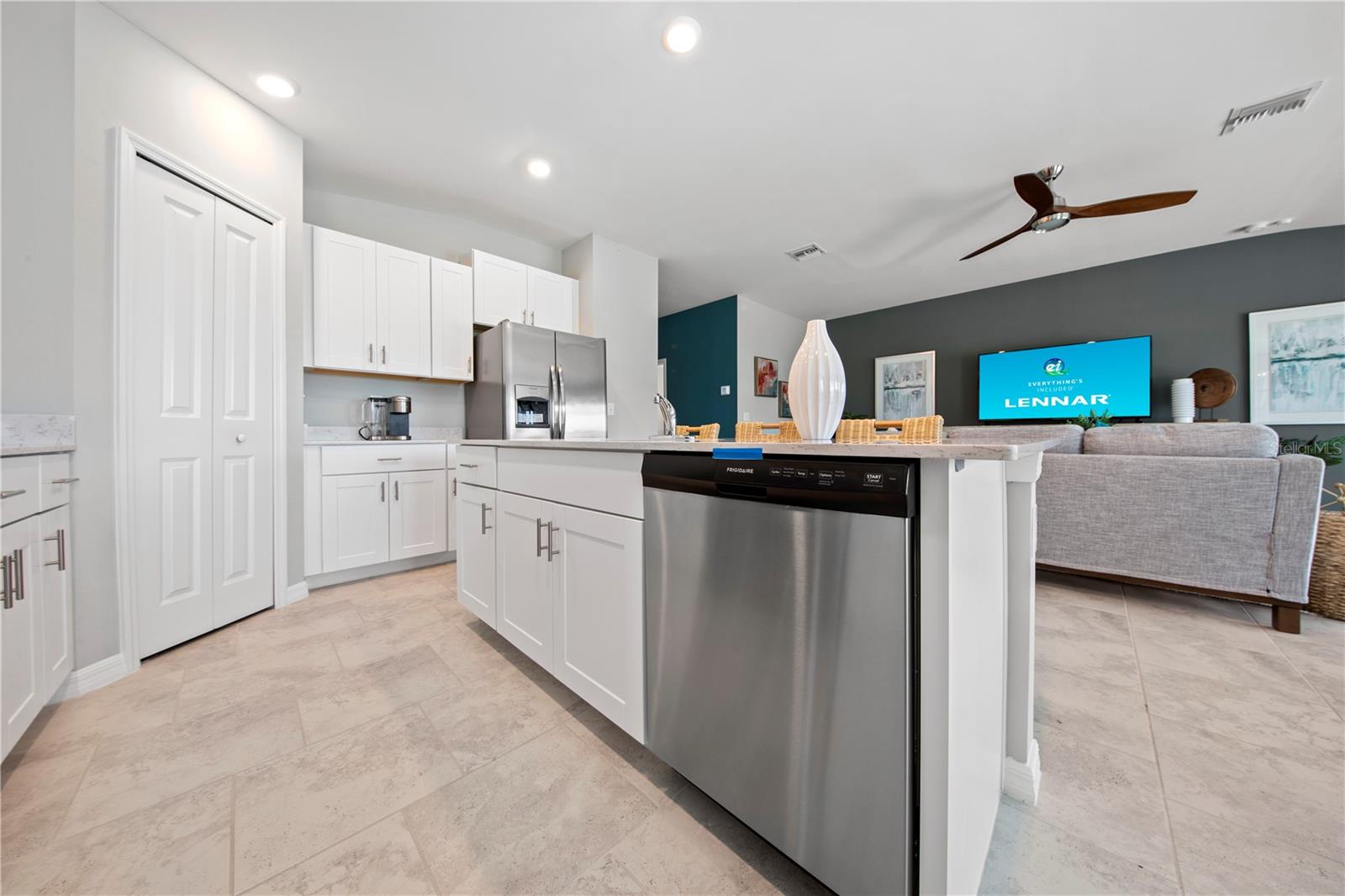 112 OAKWOOD CT