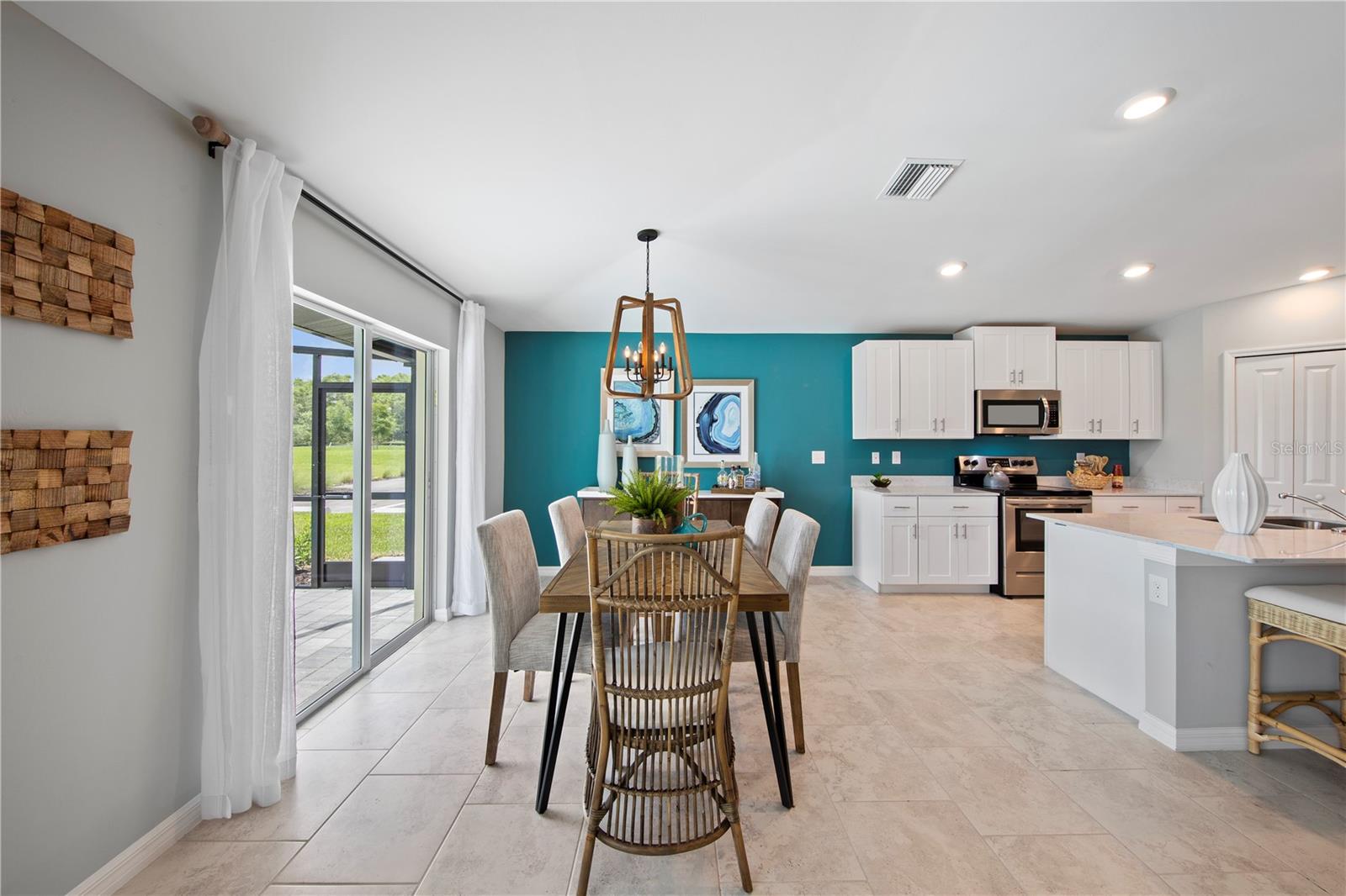 112 OAKWOOD CT