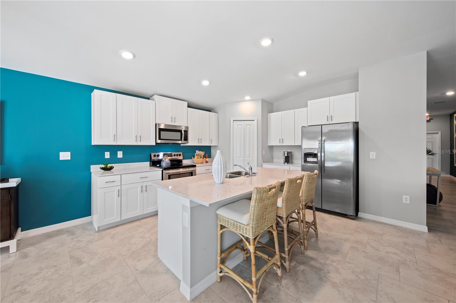 112 OAKWOOD CT
