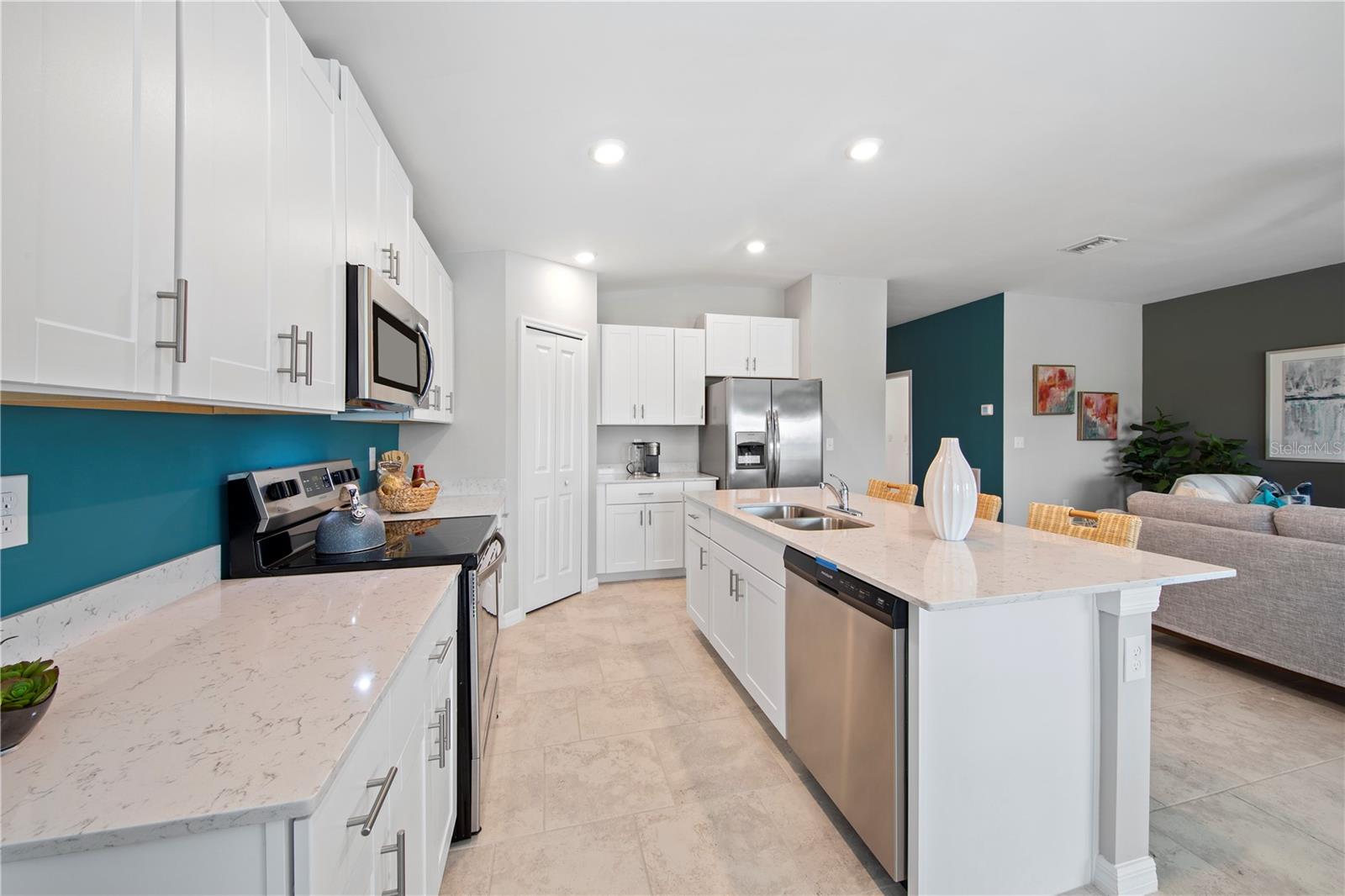 112 OAKWOOD CT