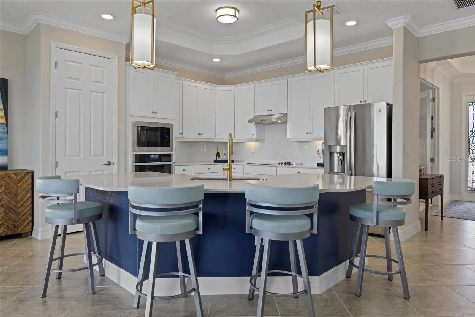 23503 WAVERLY CIR