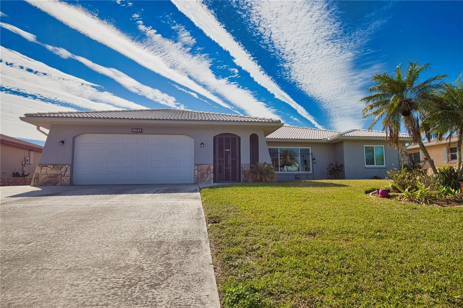 1290 CAMBRIDGE DR