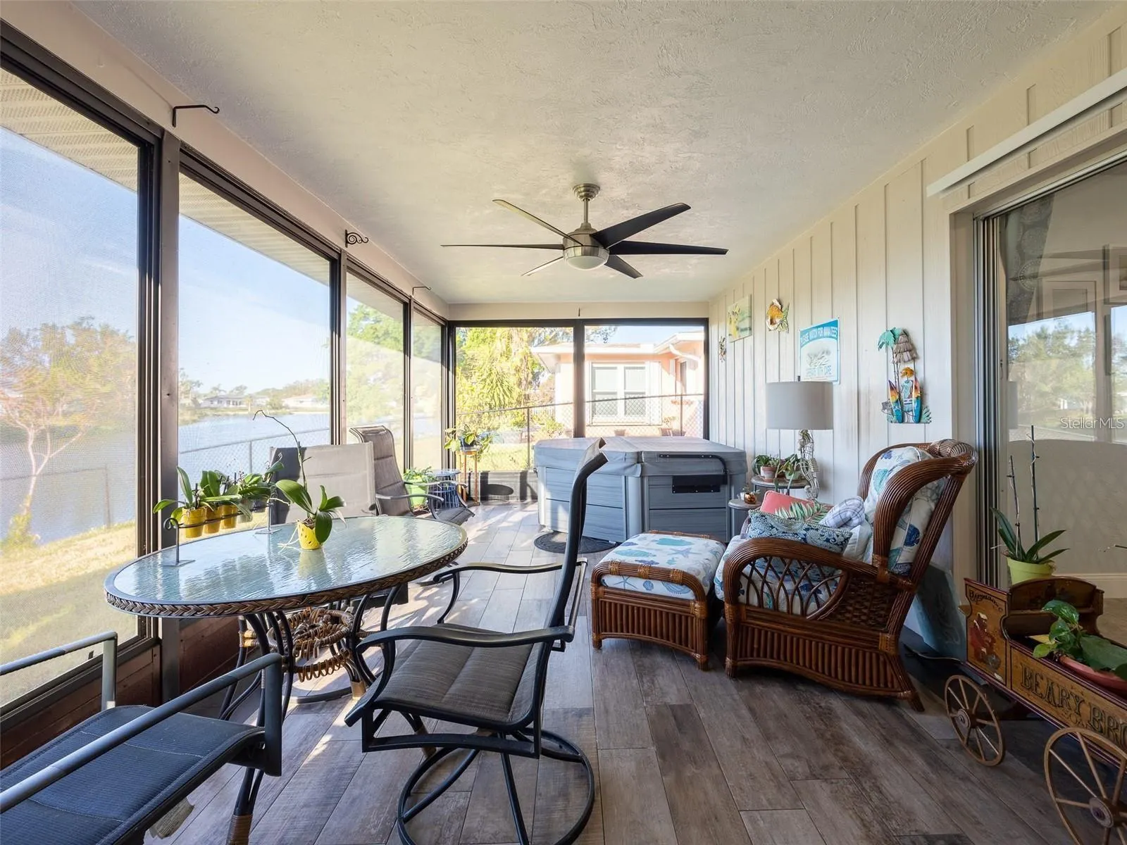 1290 CAMBRIDGE DR