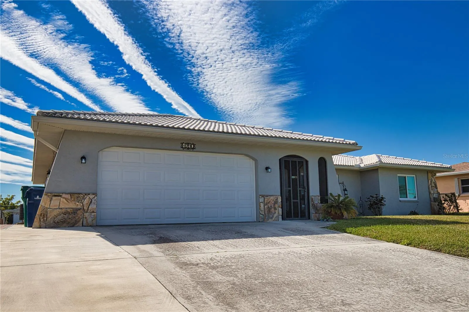 1290 CAMBRIDGE DR