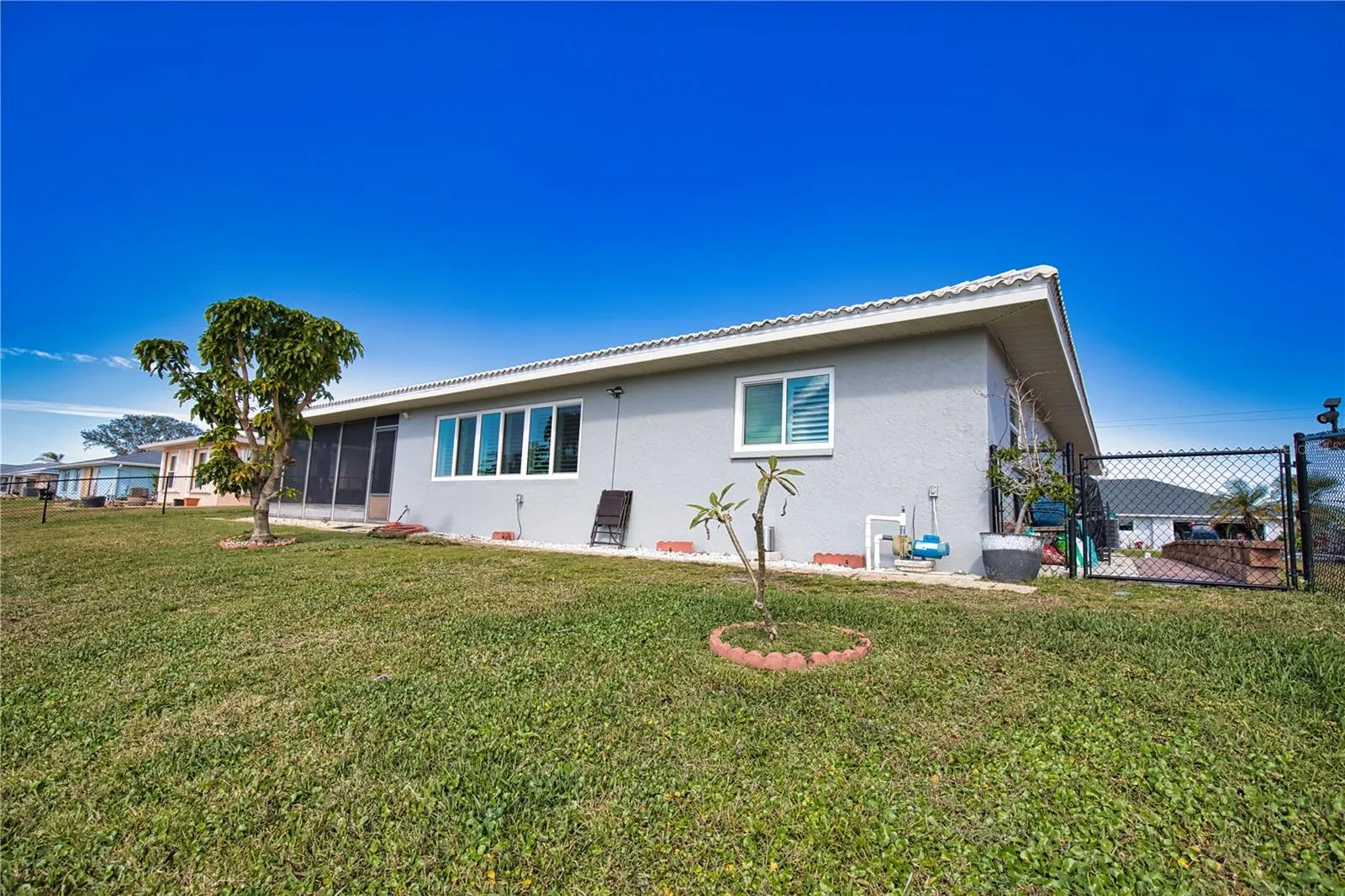 1290 CAMBRIDGE DR