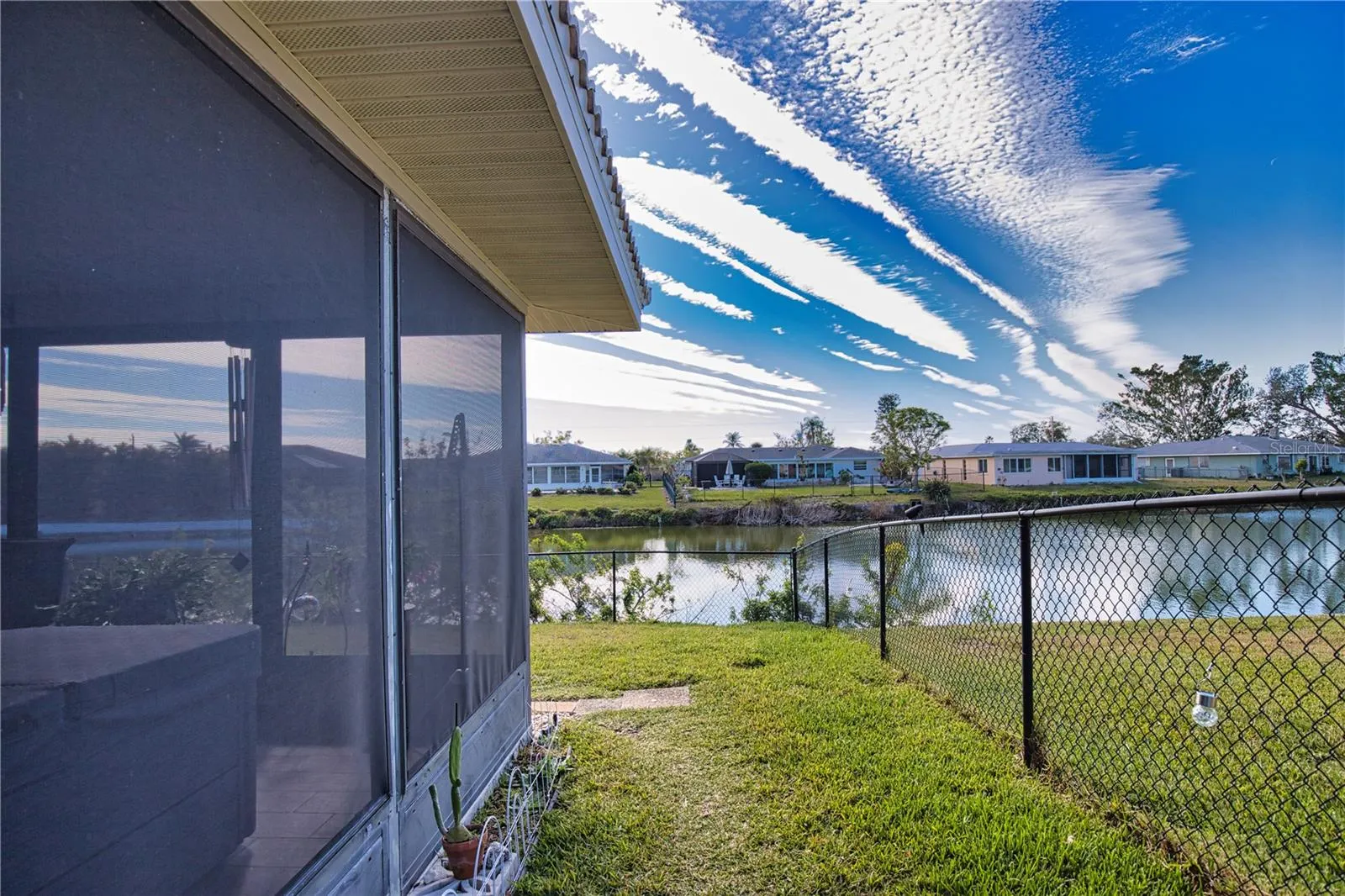 1290 CAMBRIDGE DR