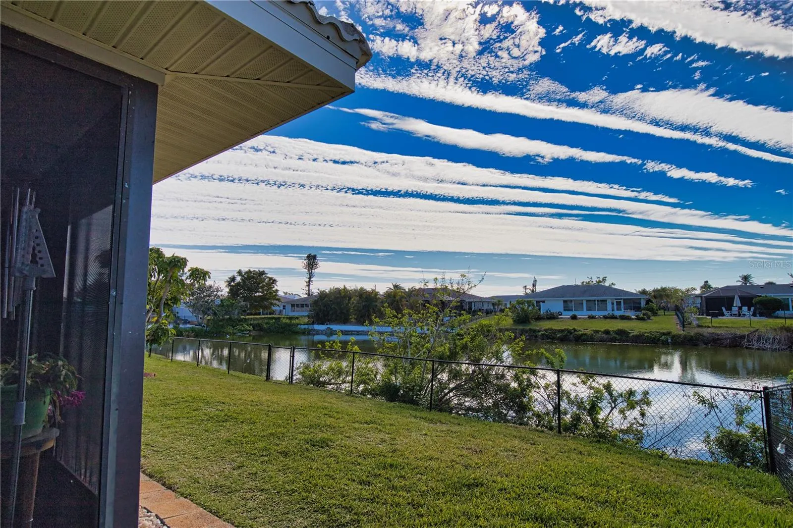 1290 CAMBRIDGE DR