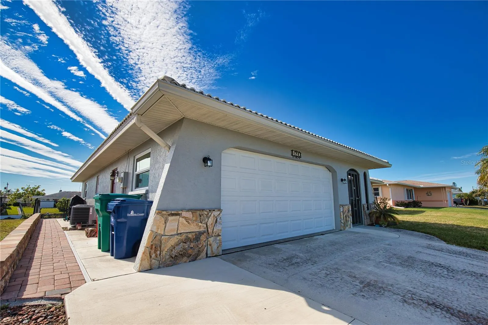 1290 CAMBRIDGE DR