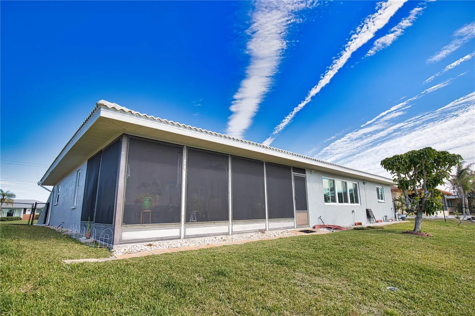 1290 CAMBRIDGE DR