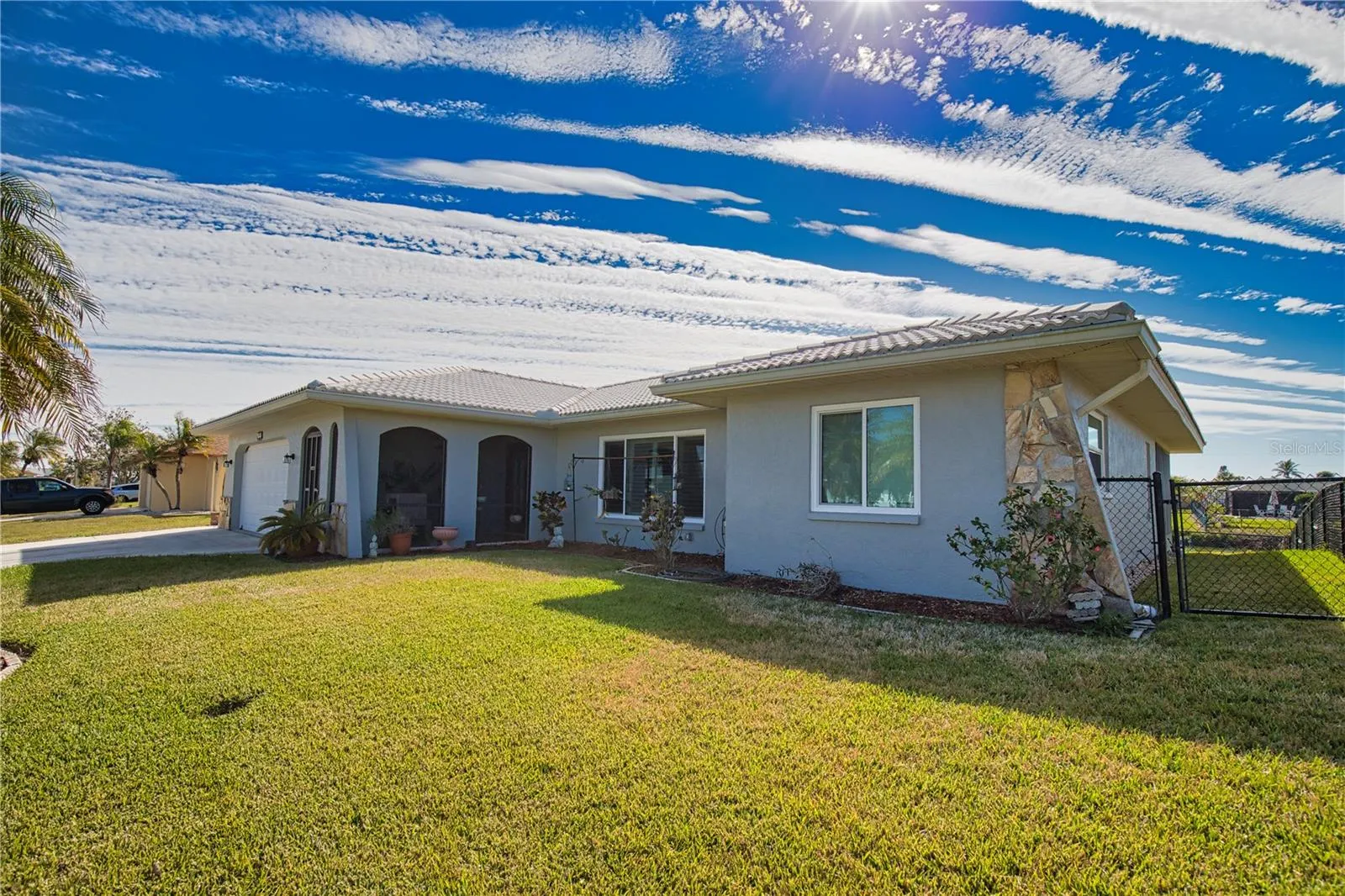 1290 CAMBRIDGE DR