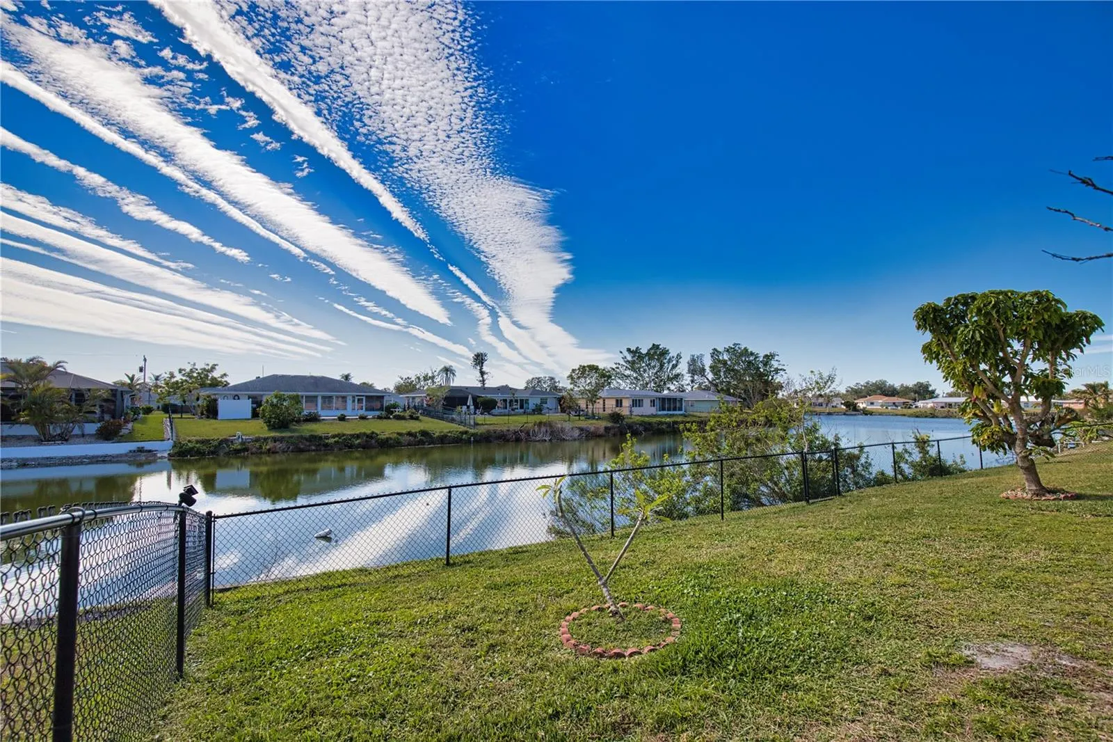1290 CAMBRIDGE DR