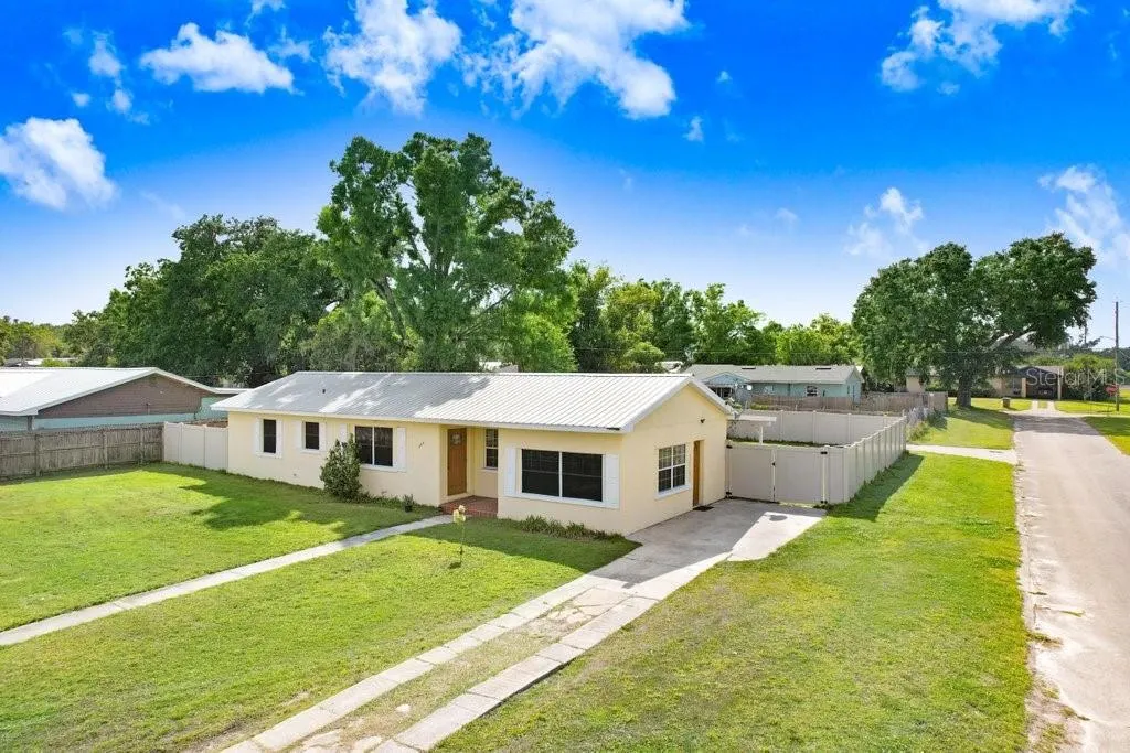 335 DIANA AVE