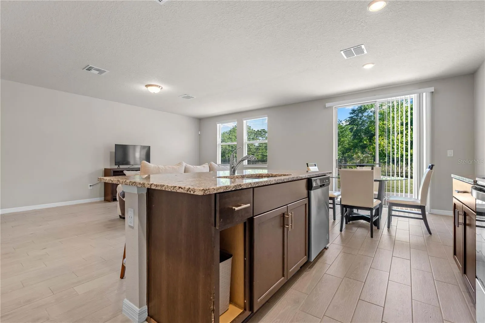 3087 FORREST PLUM CT