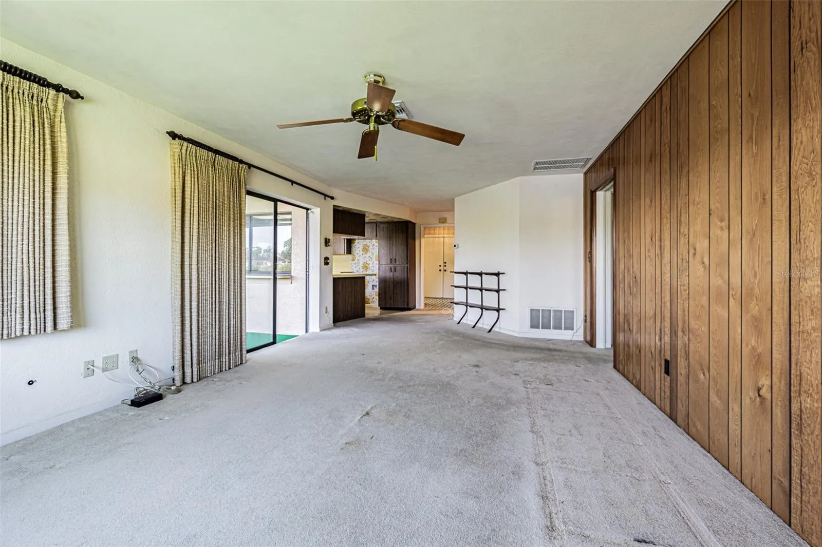 601 RIVIERA BAY DR NE