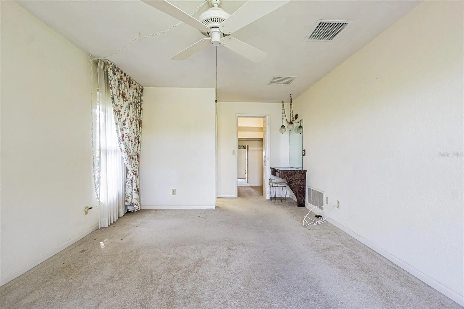 601 RIVIERA BAY DR NE