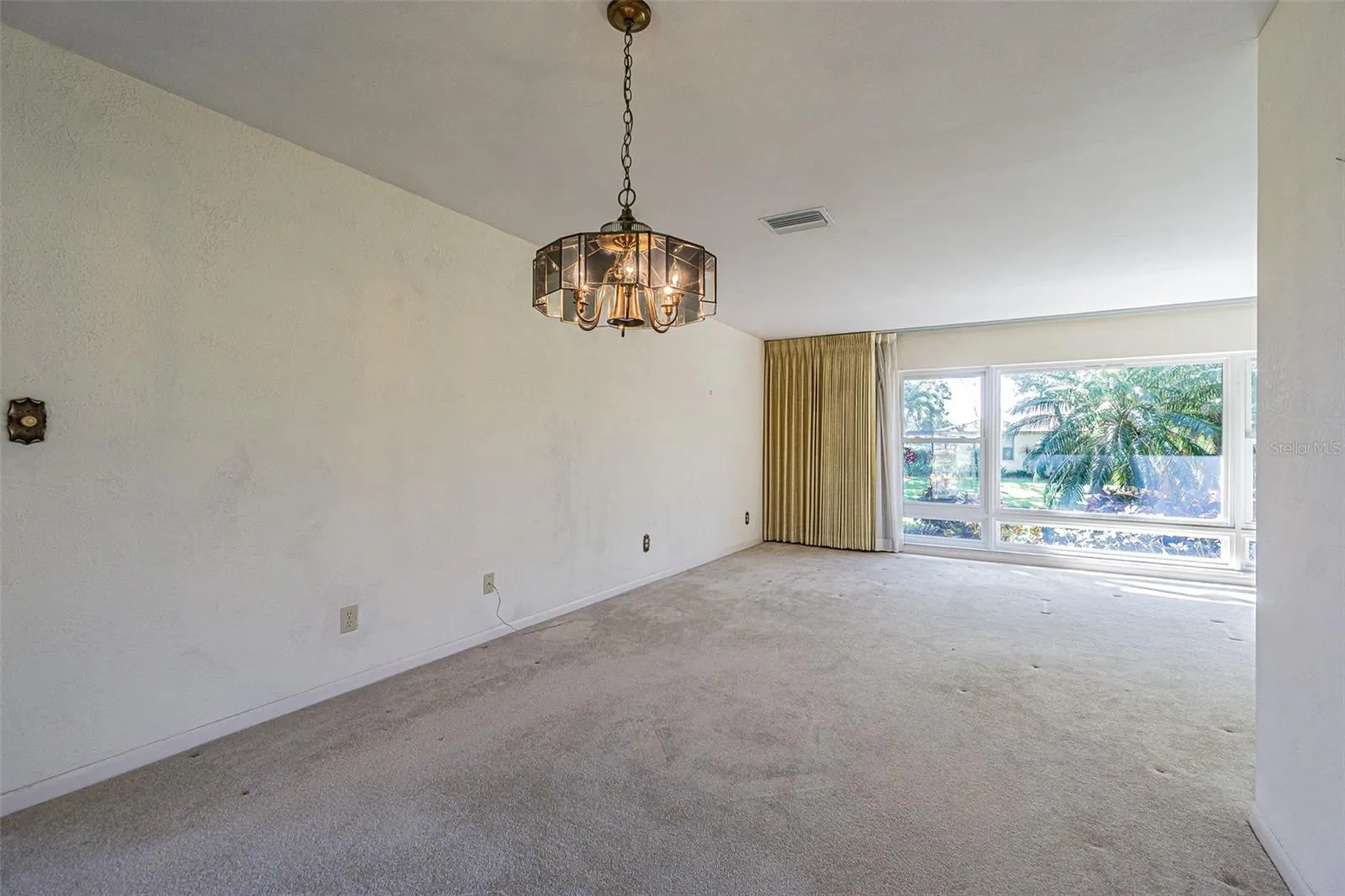 601 RIVIERA BAY DR NE