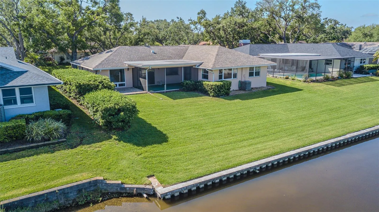 601 RIVIERA BAY DR NE
