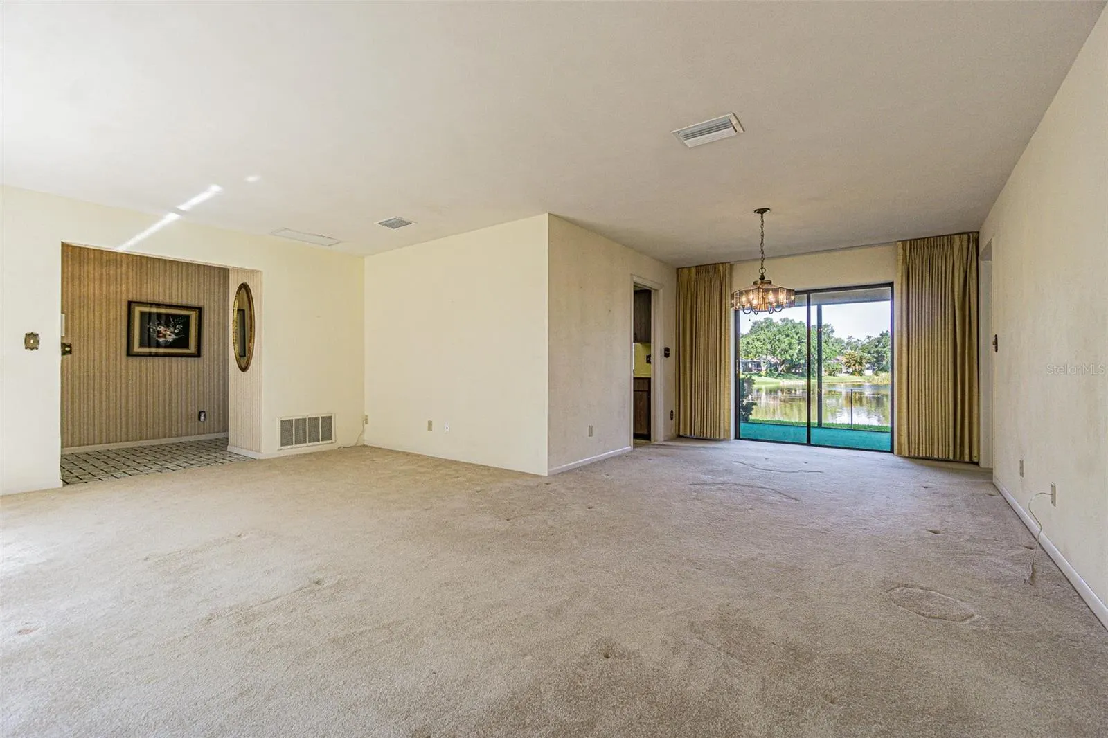 601 RIVIERA BAY DR NE