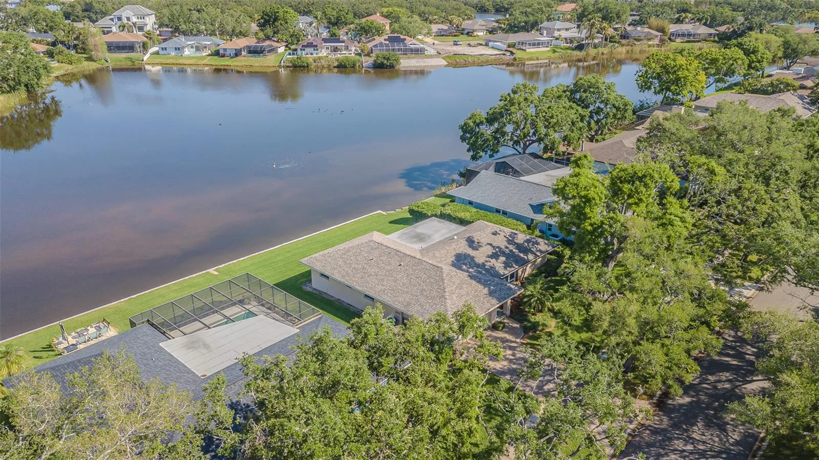 601 RIVIERA BAY DR NE
