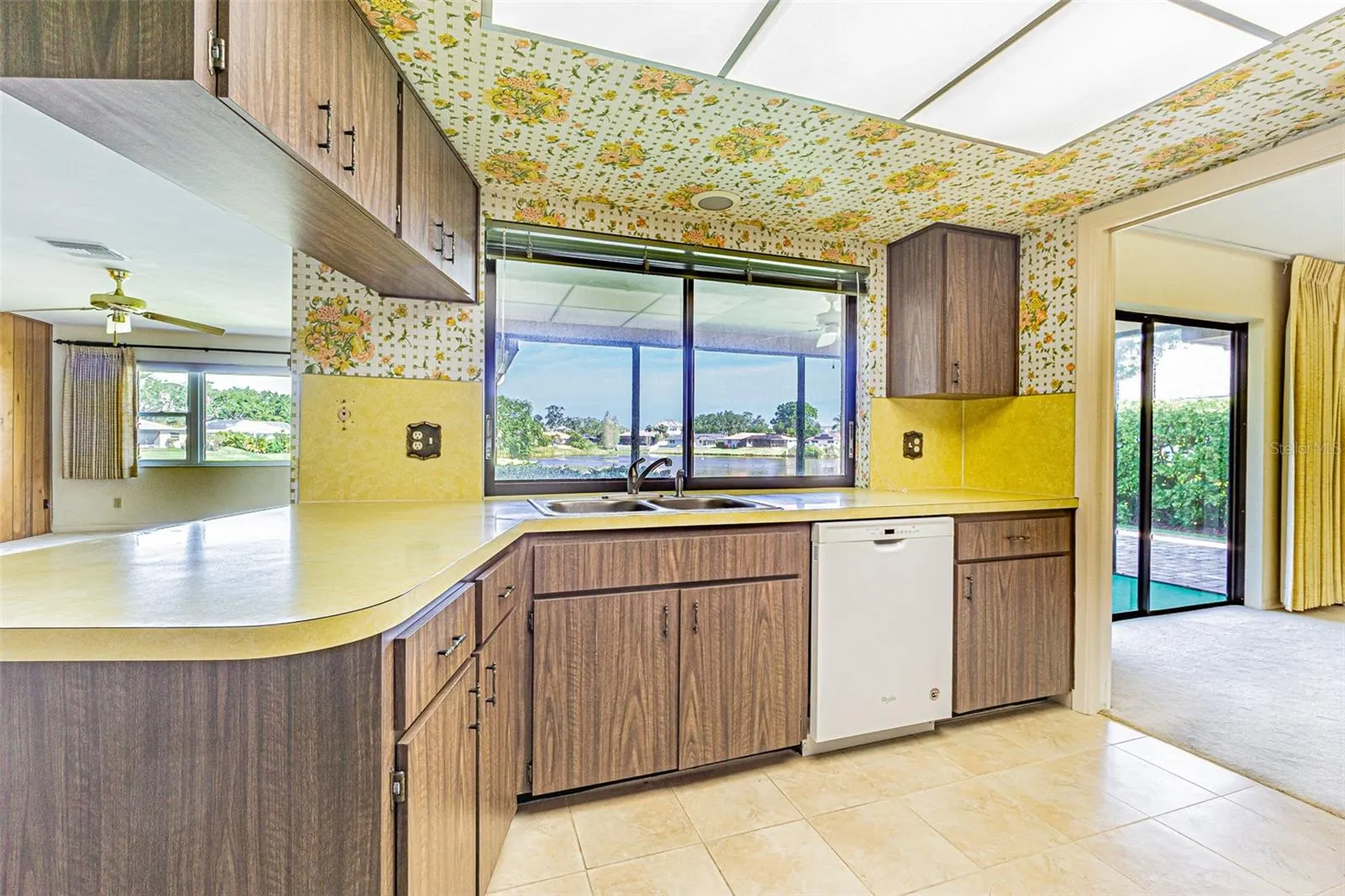 601 RIVIERA BAY DR NE