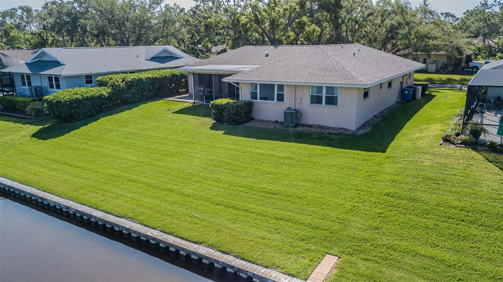601 RIVIERA BAY DR NE