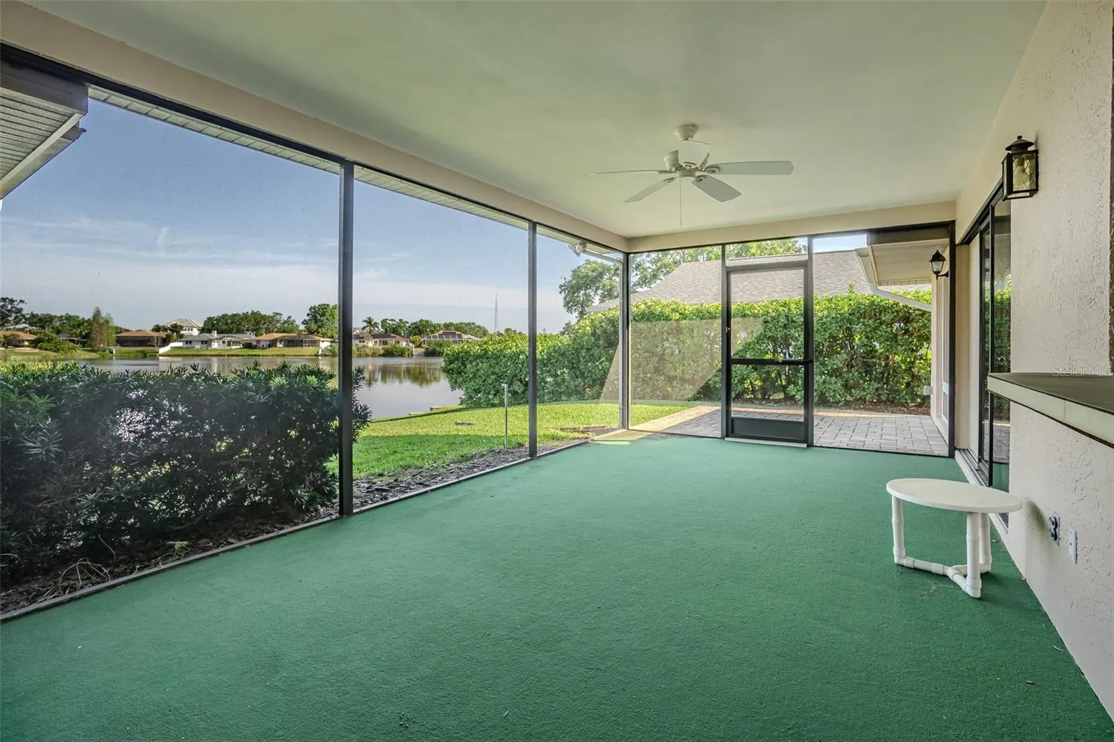 601 RIVIERA BAY DR NE
