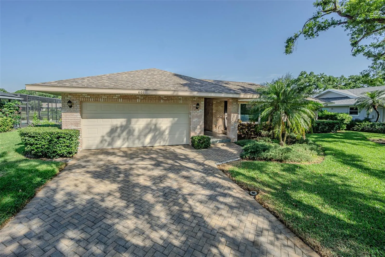 601 RIVIERA BAY DR NE