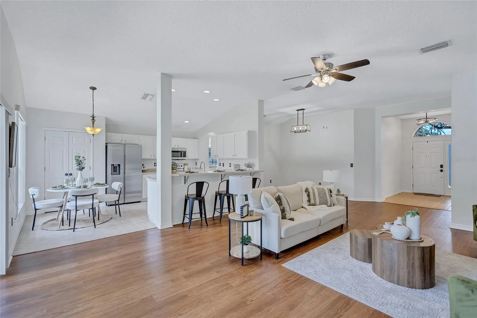 1518 ROLLING MEADOW DR
