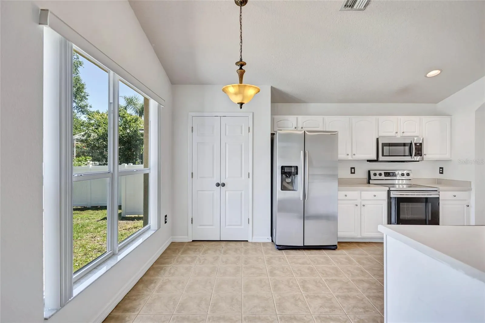 1518 ROLLING MEADOW DR