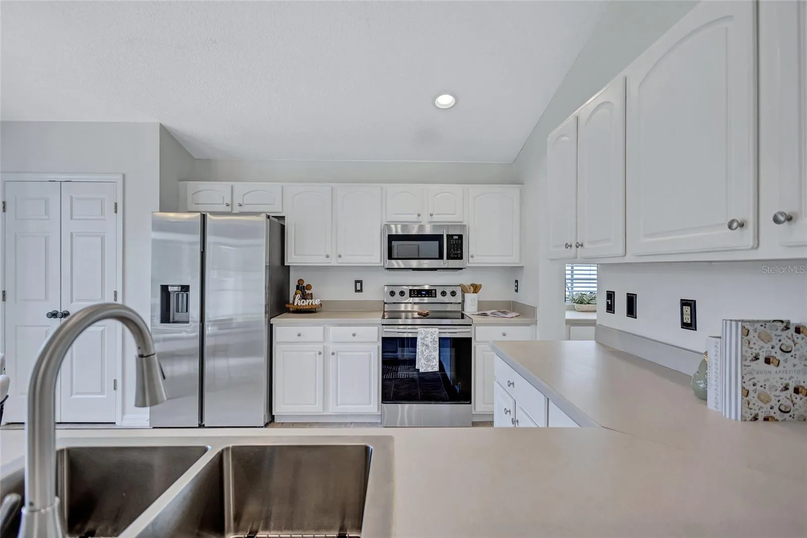 1518 ROLLING MEADOW DR