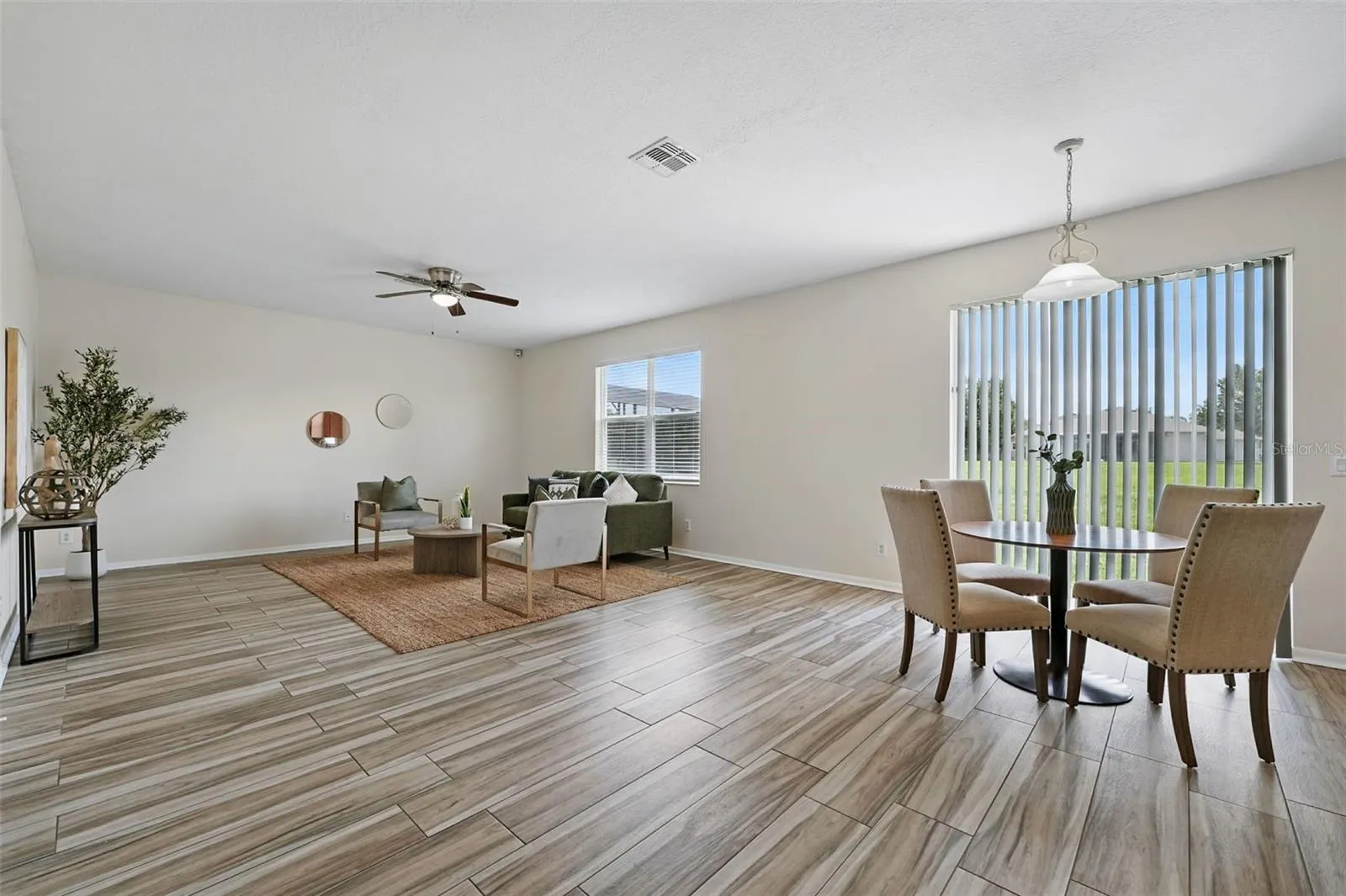 5233 LOS PALMA VISTA DR