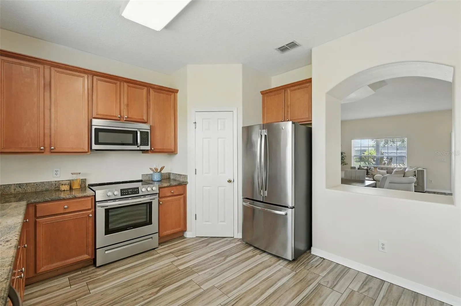 5233 LOS PALMA VISTA DR
