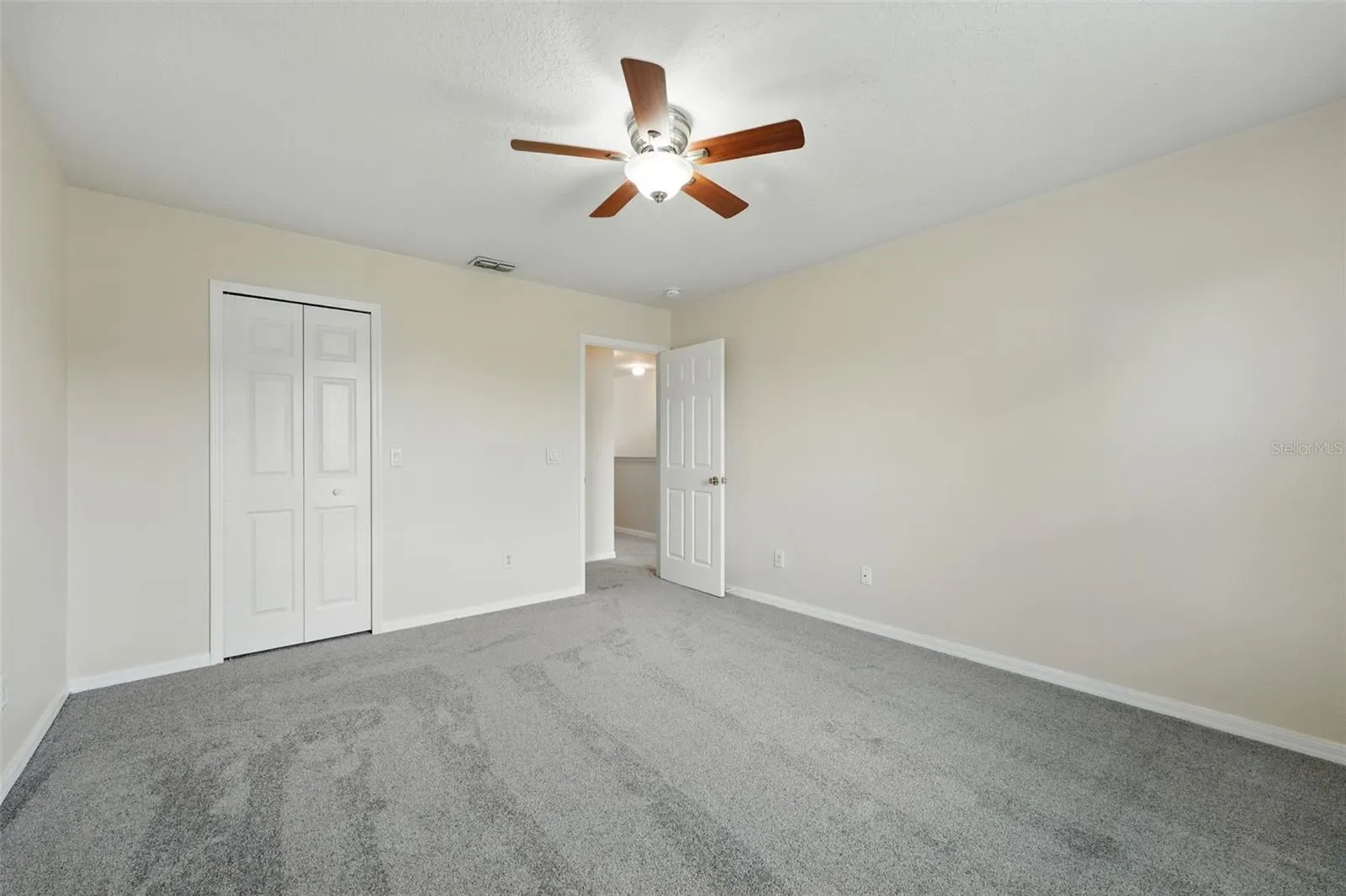 5233 LOS PALMA VISTA DR
