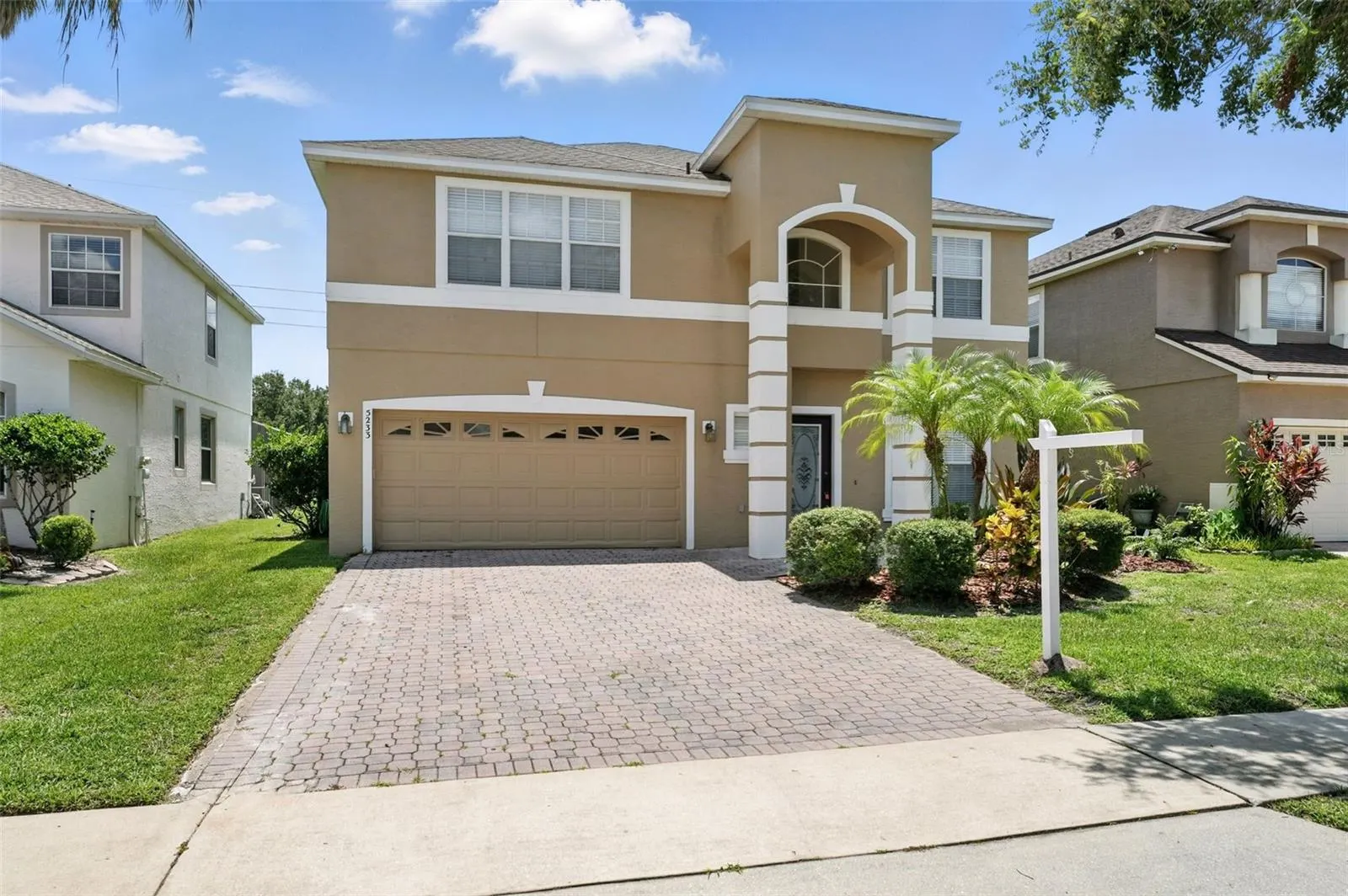 5233 LOS PALMA VISTA DR