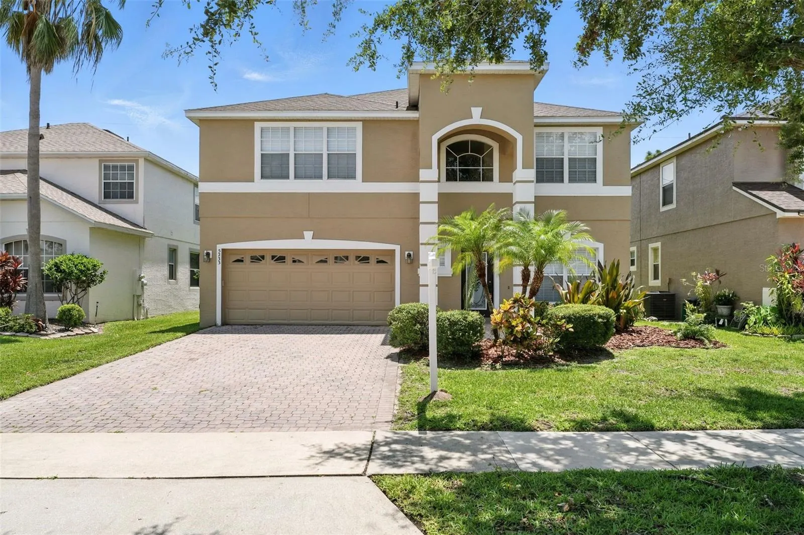 5233 LOS PALMA VISTA DR
