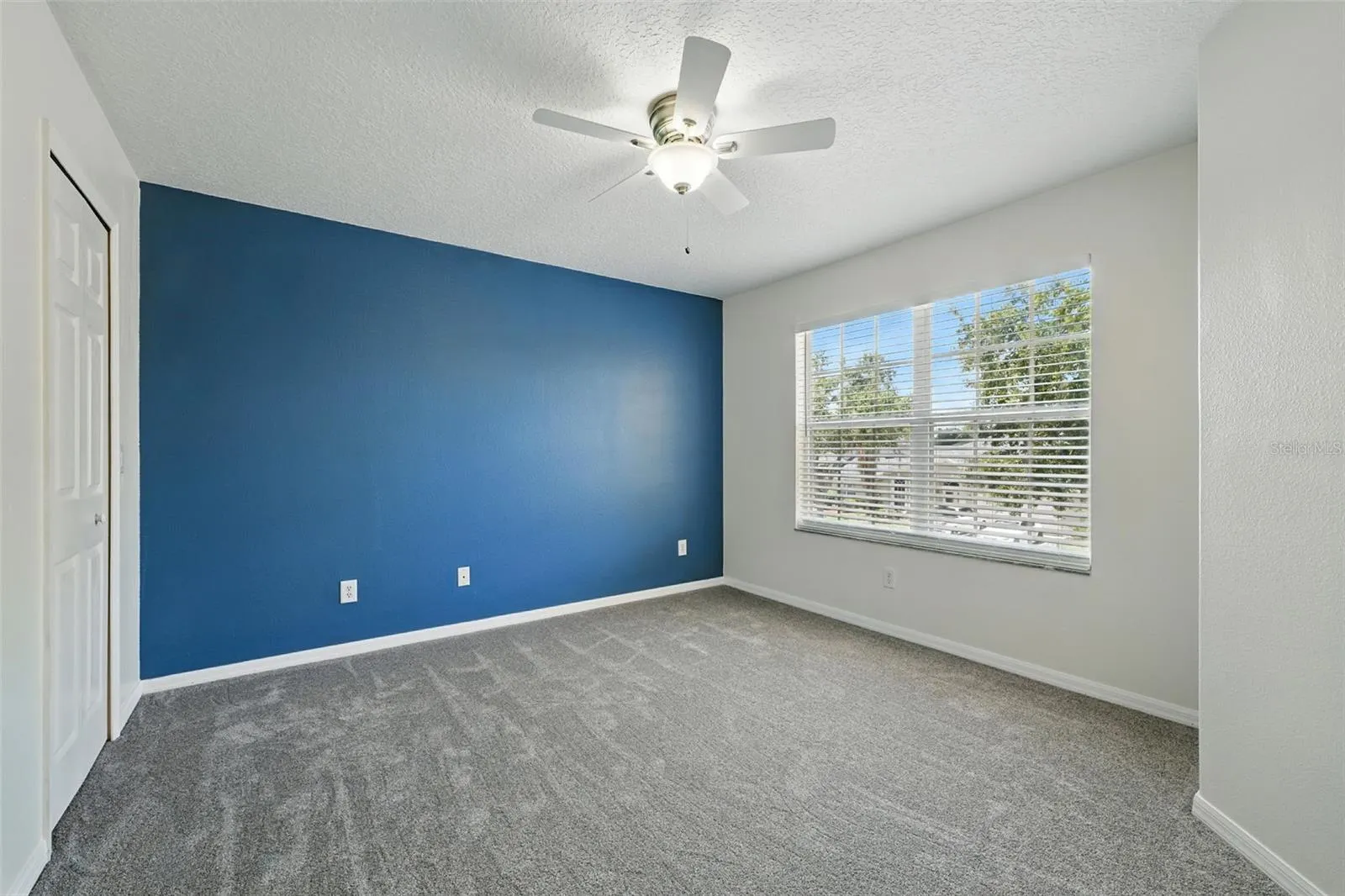 5233 LOS PALMA VISTA DR