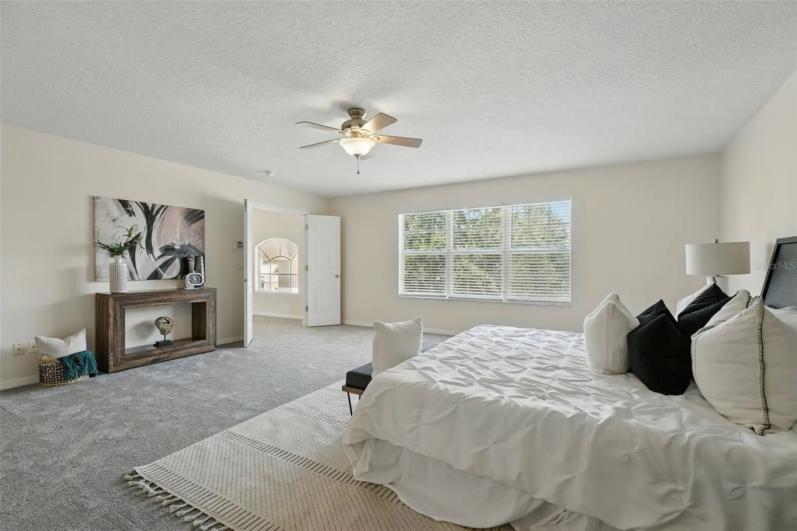 5233 LOS PALMA VISTA DR